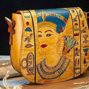 شنطة كتف حريمى جلد طبيعى كبيرة الحجم جلد ضانى سوست من الداخل والخارج وسوست سحرية